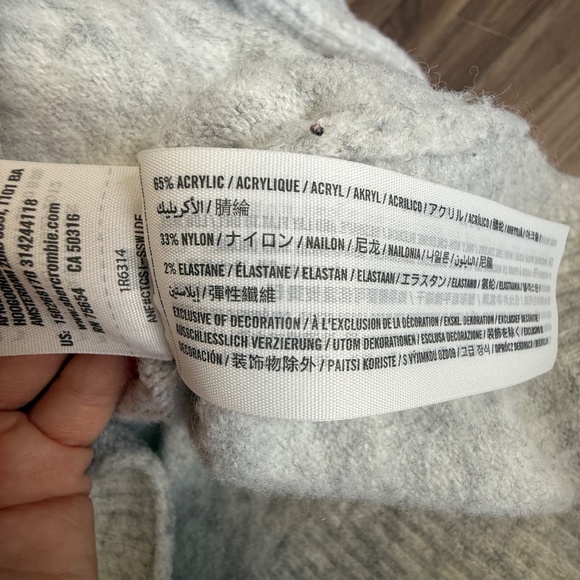 Abercrombie Super Soft Two-Pocket Sweater | Size M - Picture 7 of 7